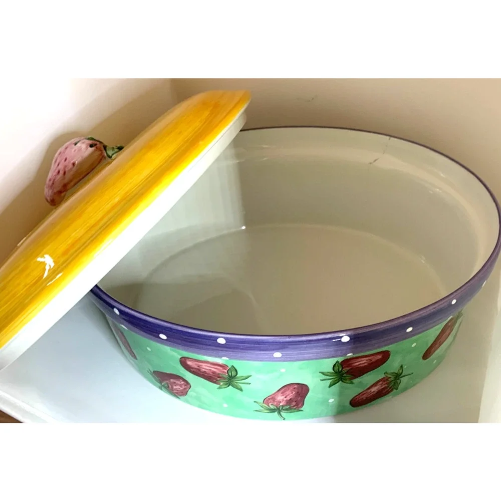 Essex Collection Fruit-Punch Strawberries 3 Quart Covered Casserole 12x11x6